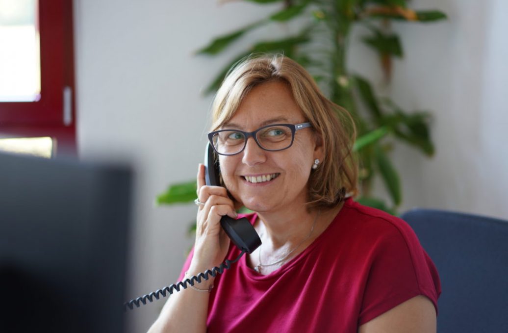 pic_frau-am-telefon pic_frau-am-telefon